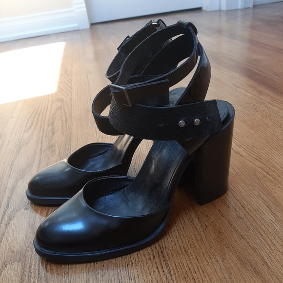 Finery London Lizette black leather high heel - Picture 3 of 3